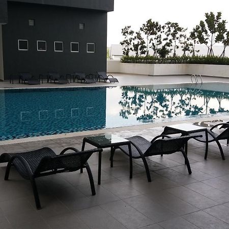 Aliff Residences 艾麗軒 Джохор Бахру Екстериор снимка