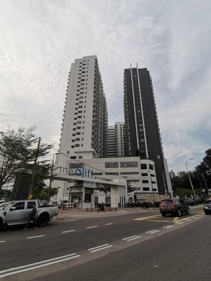 Aliff Residences 艾麗軒 Джохор Бахру Екстериор снимка