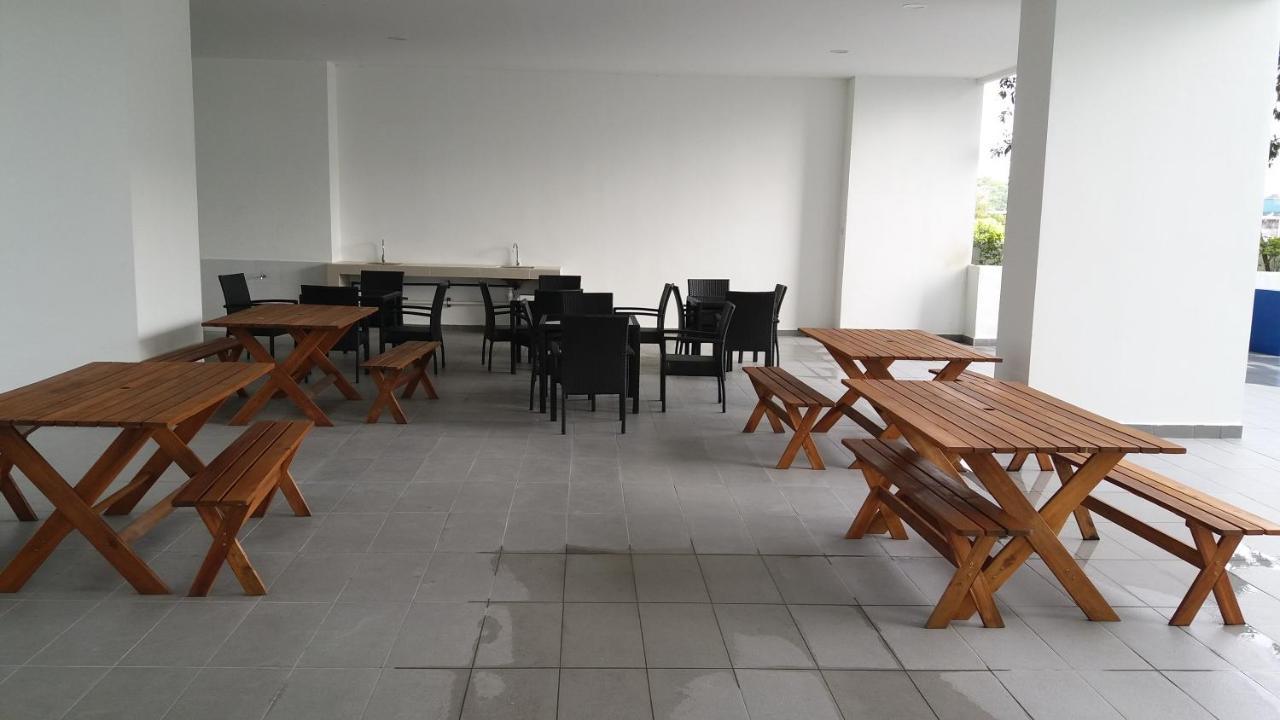 Aliff Residences 艾麗軒 Джохор Бахру Екстериор снимка